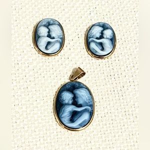 Vintage Agate and 14k gold mother and child cameo set